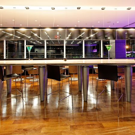 홀리데이 인 산토 도밍고 호텔 앤 스위트 산토도밍고 외부 사진 The interior of the lounge