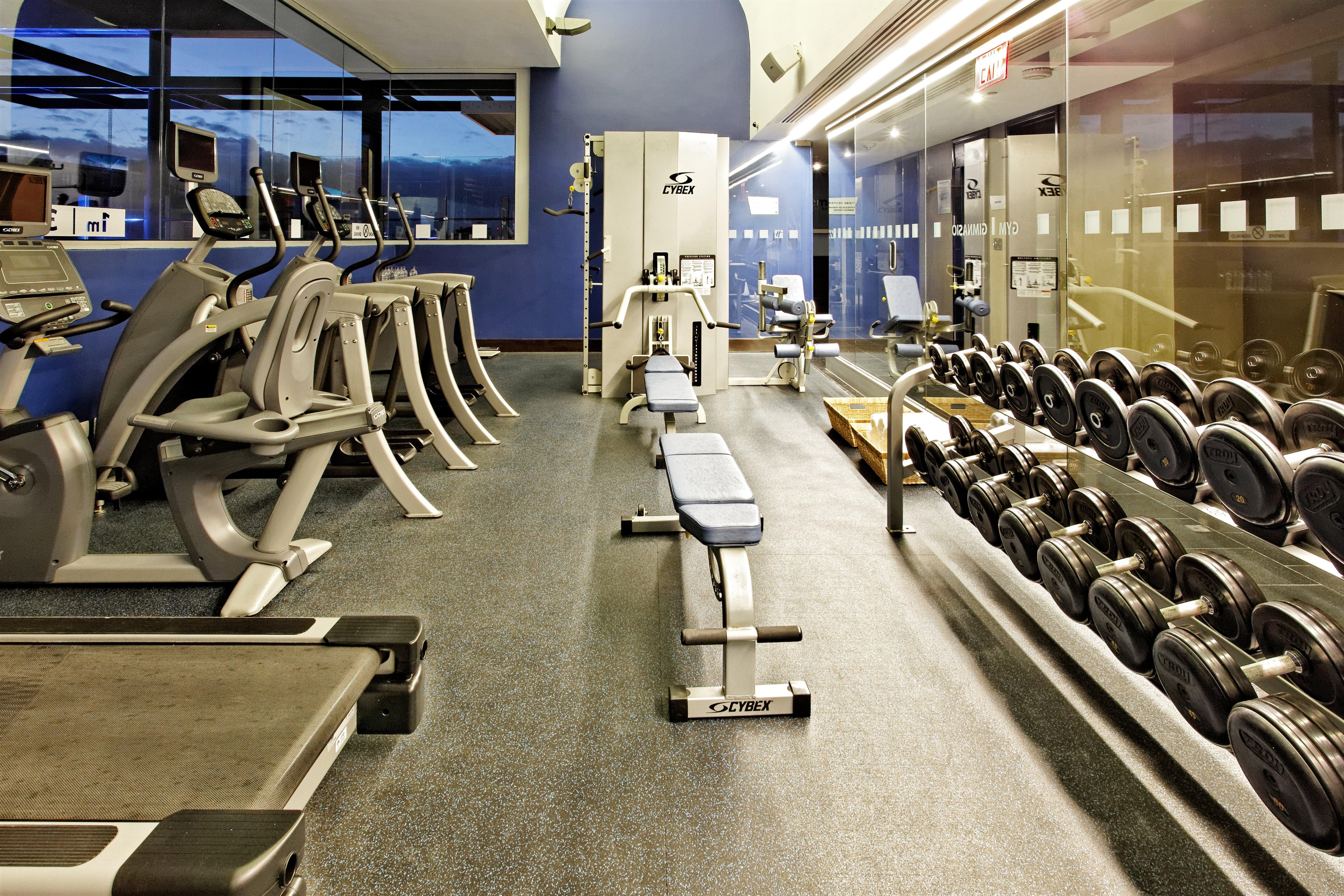 홀리데이 인 산토 도밍고 호텔 앤 스위트 산토도밍고 시설 사진 The gym at the 2012 Olympic Village