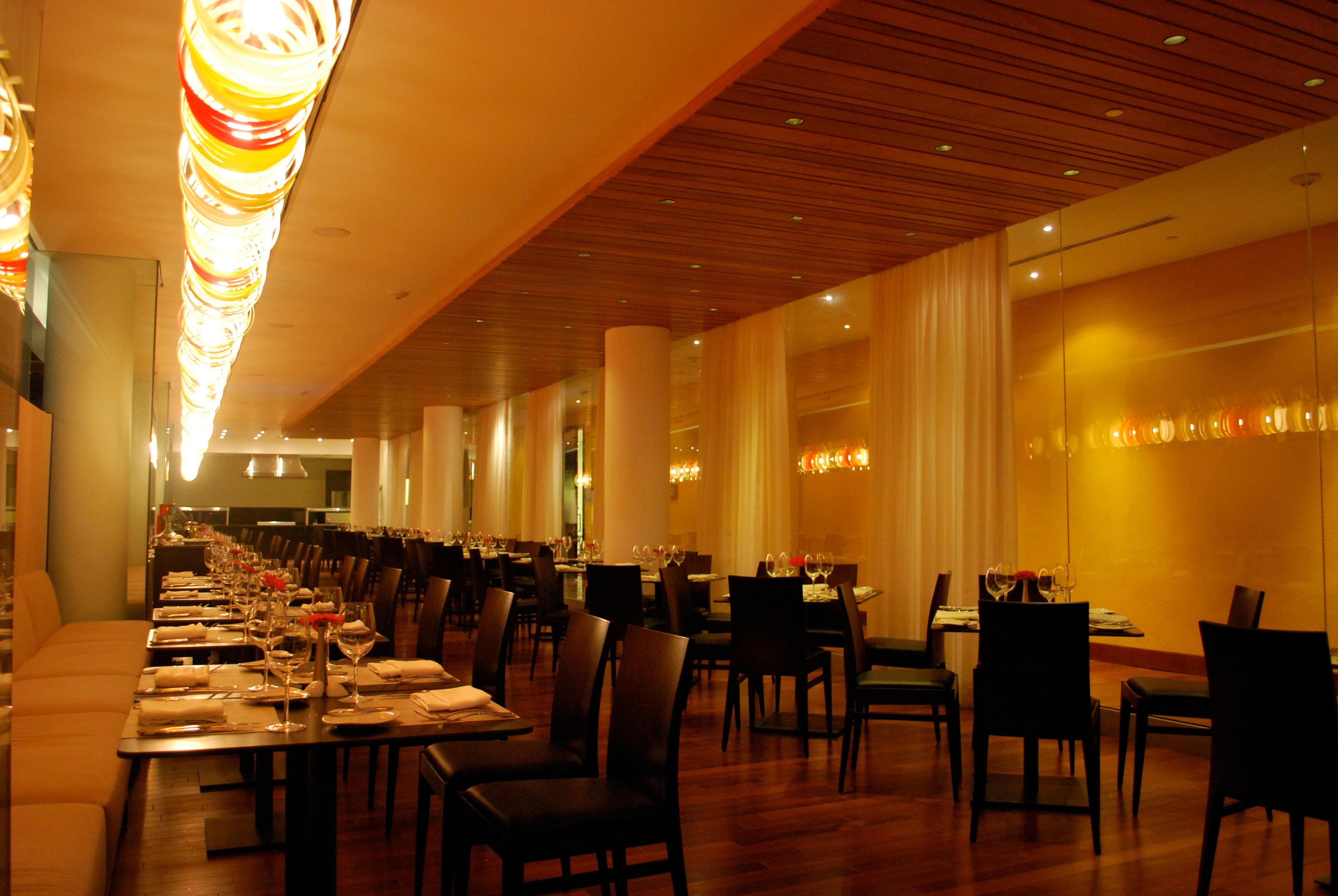홀리데이 인 산토 도밍고 호텔 앤 스위트 산토도밍고 외부 사진 The interior of the restaurant