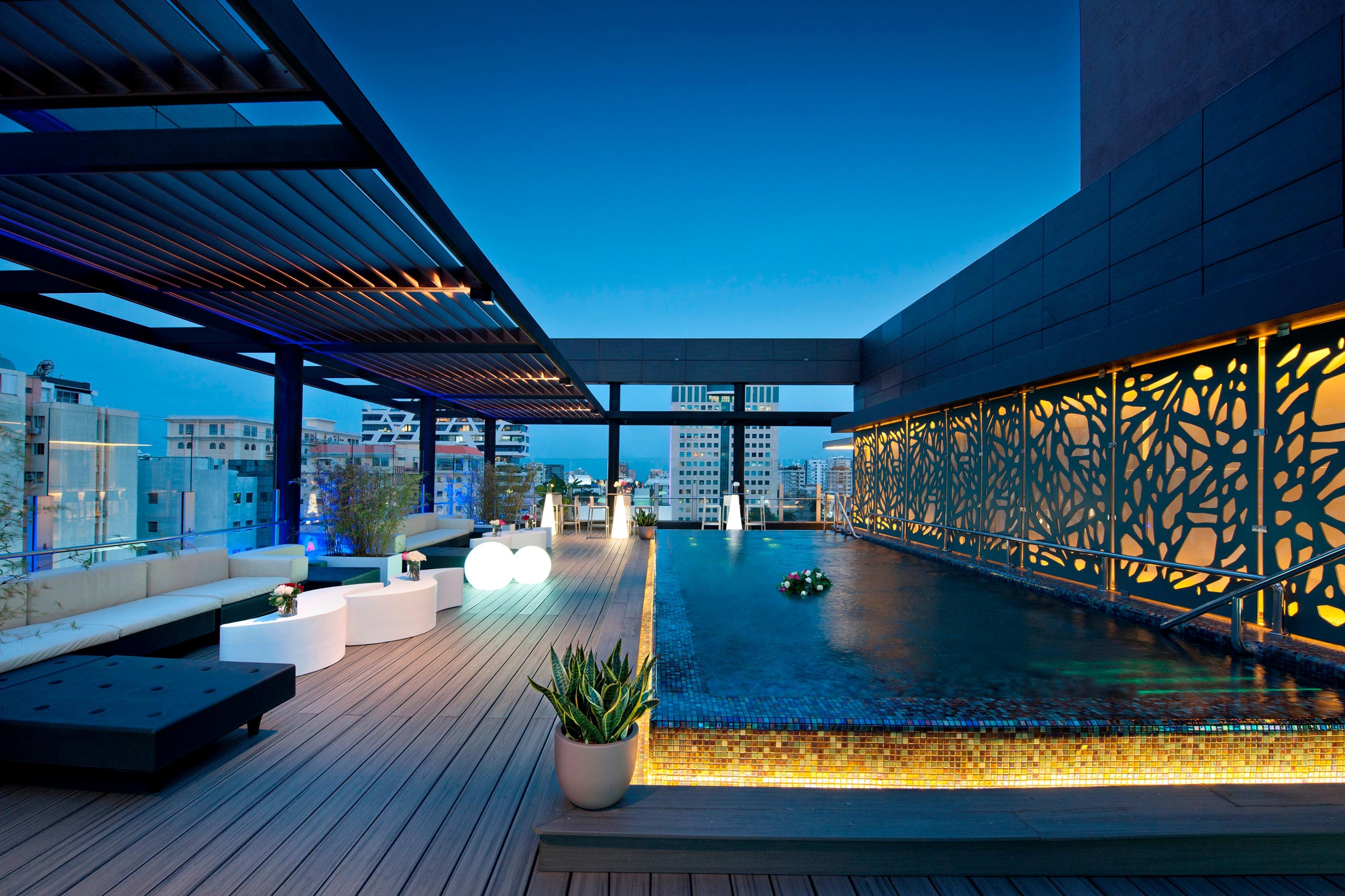 홀리데이 인 산토 도밍고 호텔 앤 스위트 산토도밍고 외부 사진 The rooftop pool at the hotel