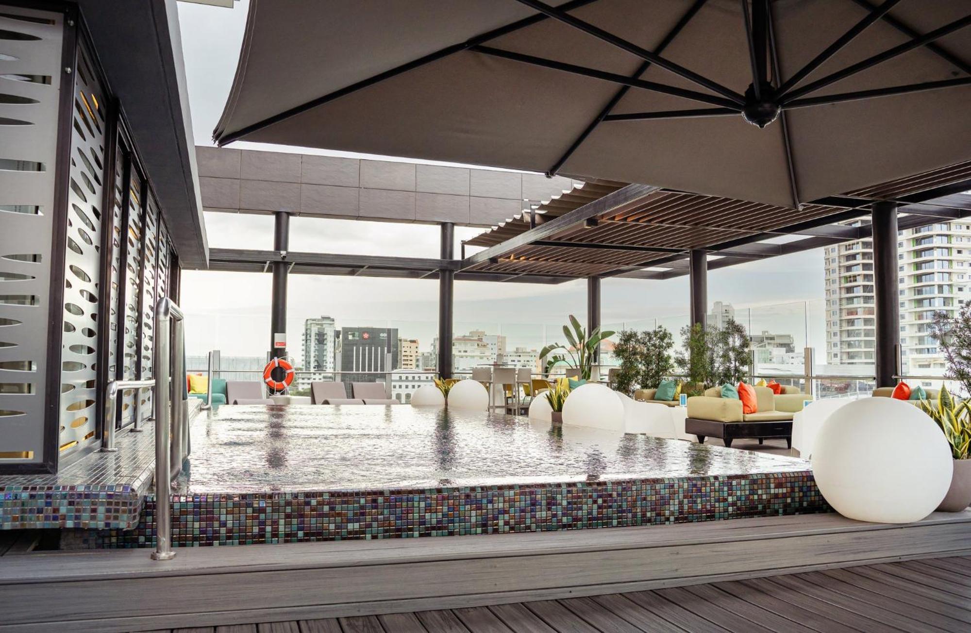 홀리데이 인 산토 도밍고 호텔 앤 스위트 산토도밍고 외부 사진 Sky bar
