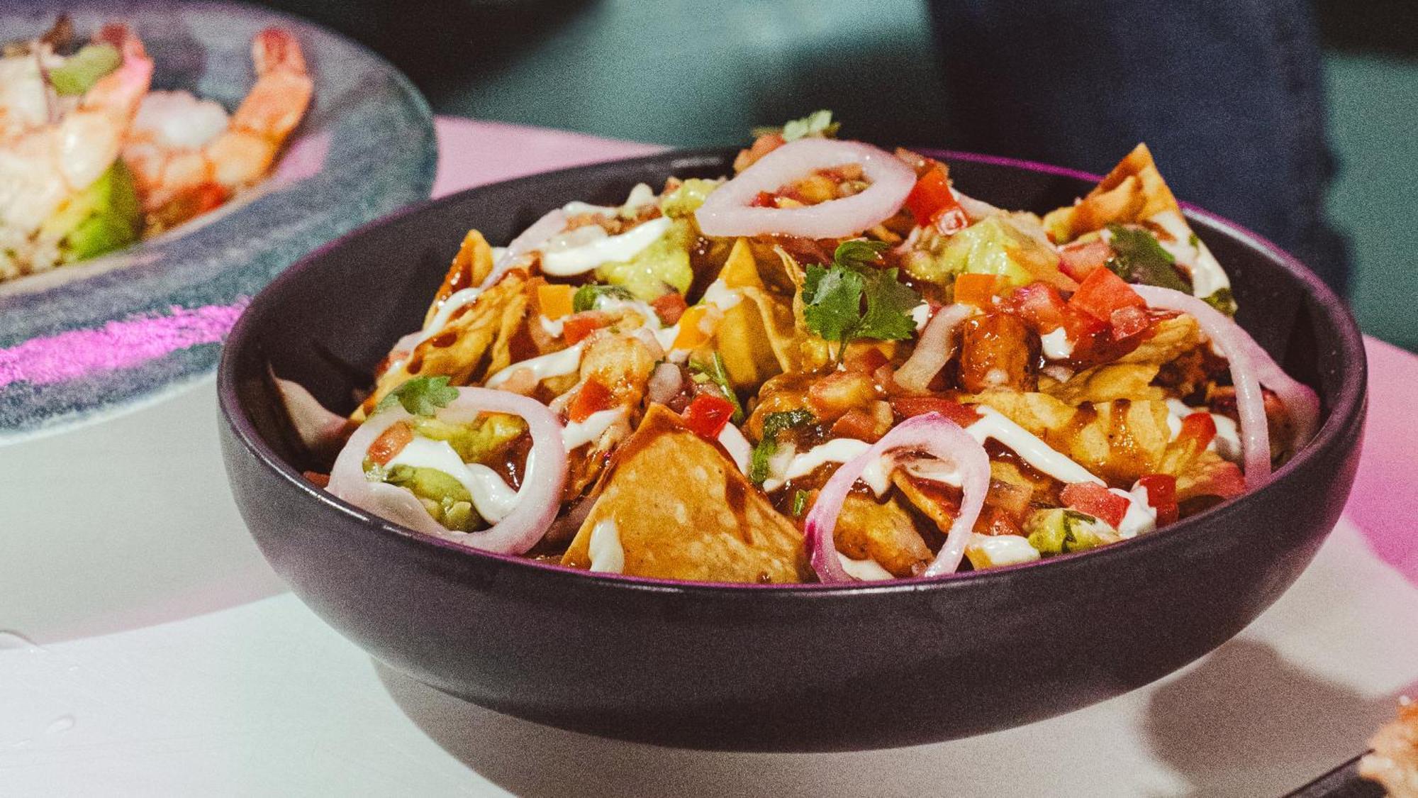 홀리데이 인 산토 도밍고 호텔 앤 스위트 산토도밍고 외부 사진 A bowl of falafel salad