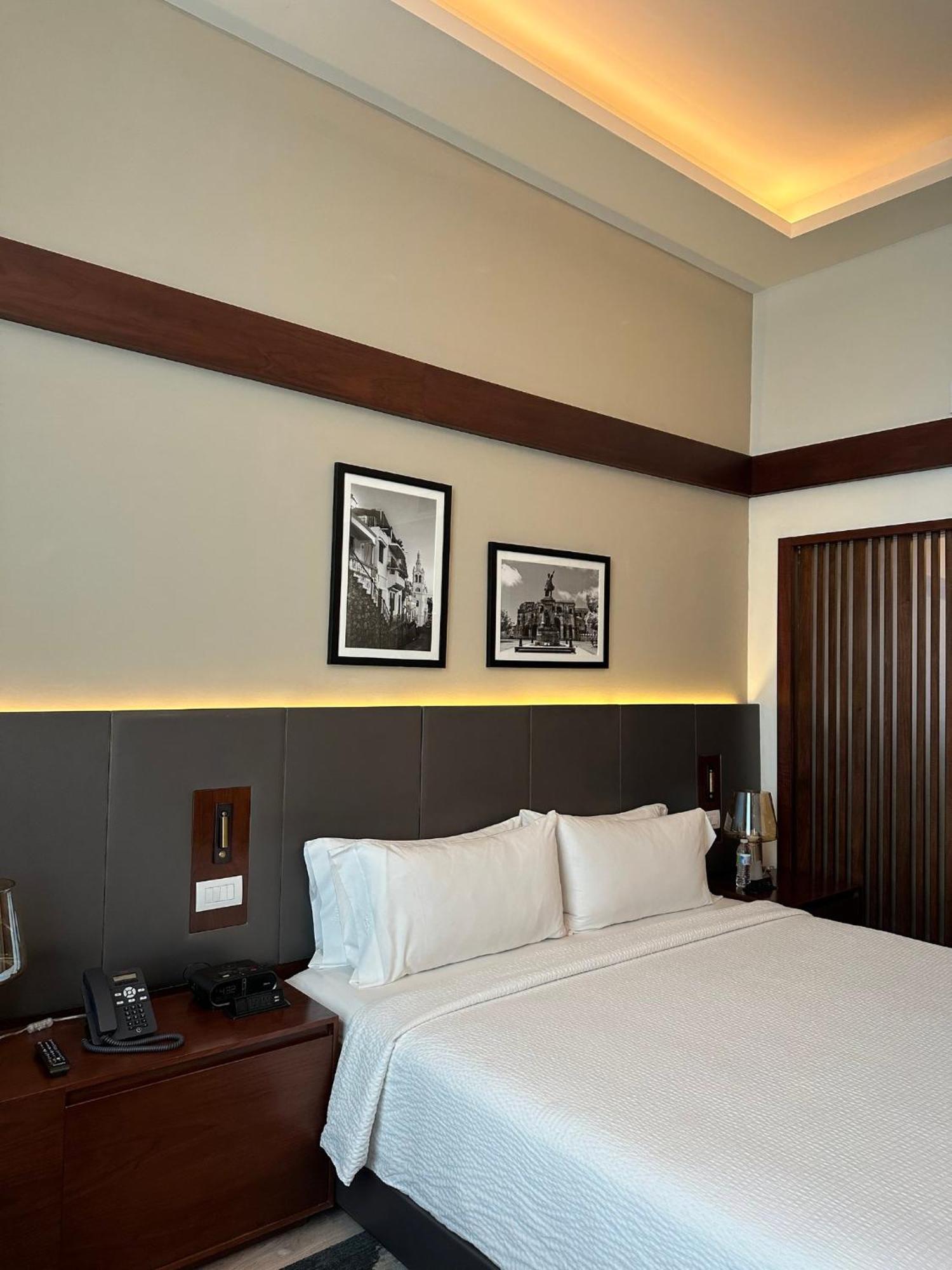 홀리데이 인 산토 도밍고 호텔 앤 스위트 산토도밍고 외부 사진 A room at the hotel