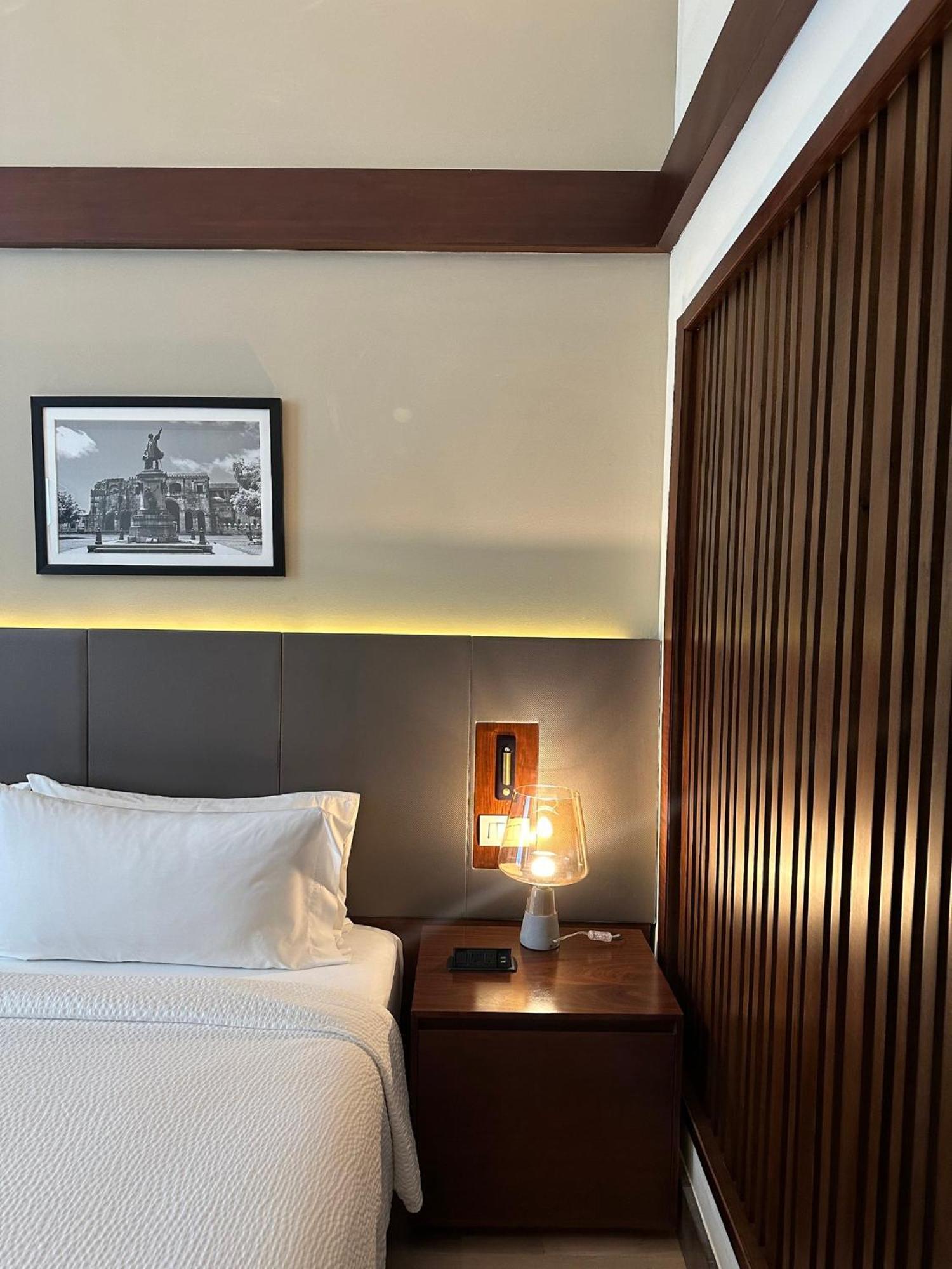 홀리데이 인 산토 도밍고 호텔 앤 스위트 산토도밍고 외부 사진 A room at the hotel